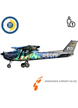 Proefles | Vliegles | Rondvlucht Cessna 150 Aerobat Groningen Airport Eelde (30 minuten)
